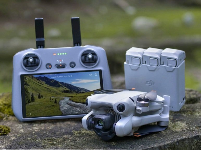dji-mini-4-pro-with-rc-controller-and-fly-more-14190563.jpeg__PID:4619645e-bb44-4dc8-85fa-c1a8367c949f