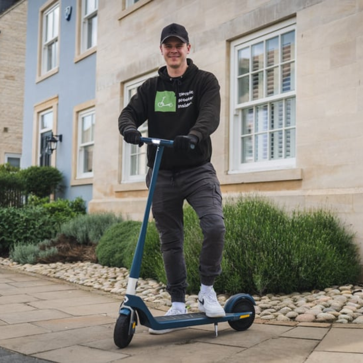 Unagi Model One Voyager Electric Scooter_1.png__PID:d9da821e-52b6-44ed-9fe4-5216f693ac5d